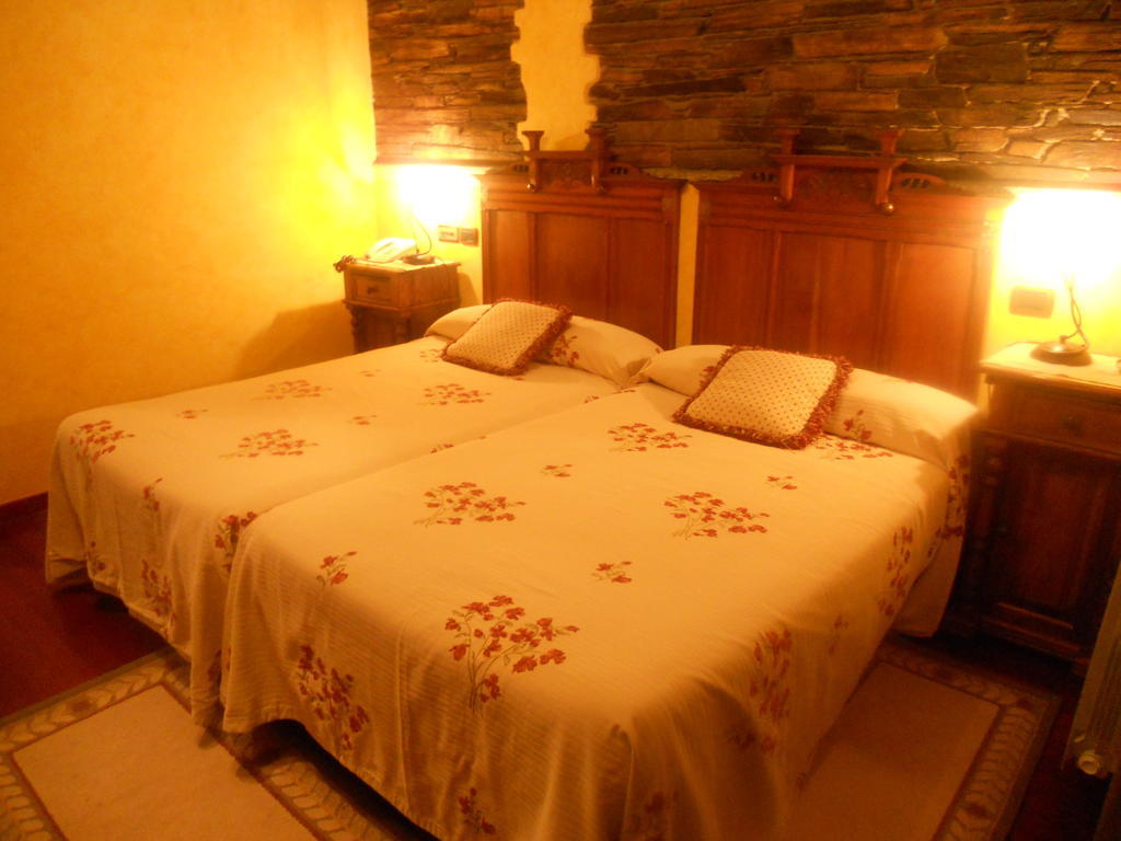 Hotel Taramundi Bagian luar foto