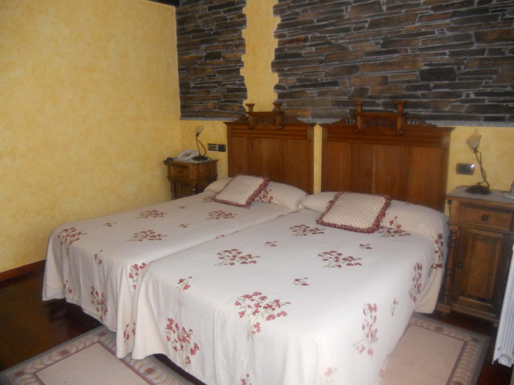 Hotel Taramundi Bagian luar foto